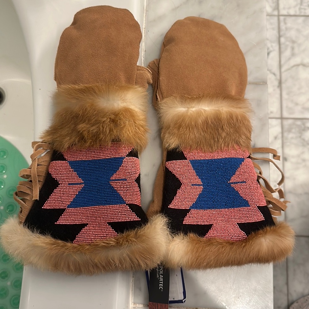 Brand New Astis Long Cuff Mittens Small